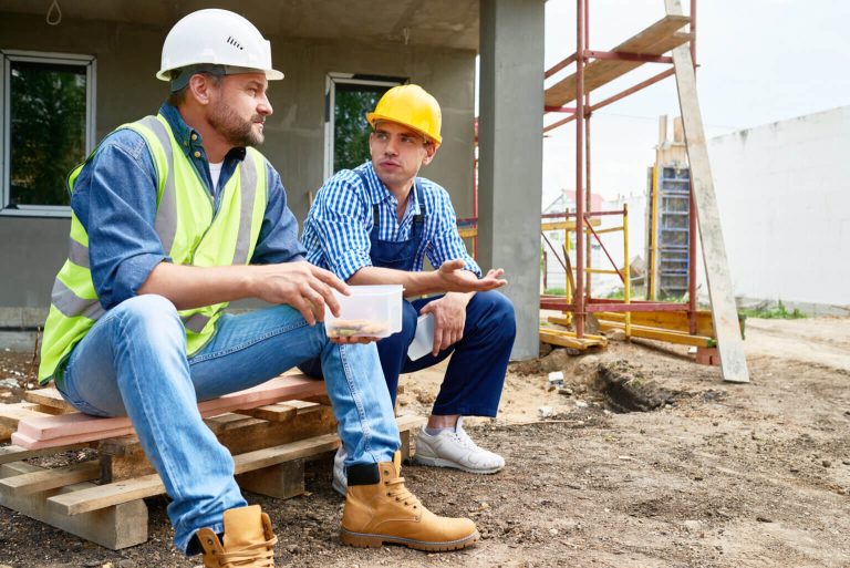 Construction-Workers-Talking-1536x1025